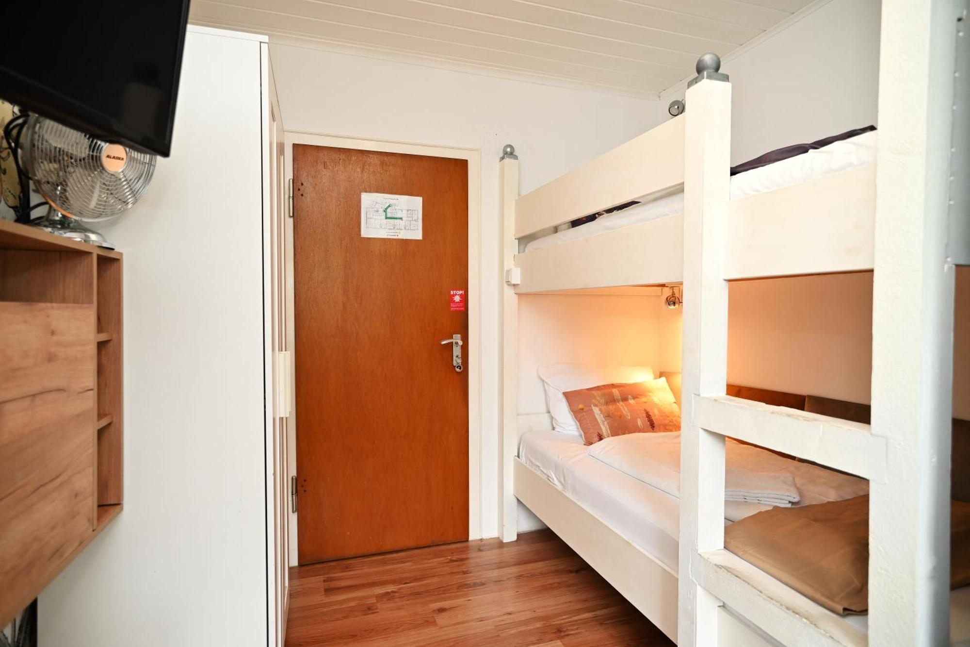 Self Check In Nordstern Hotel 2*